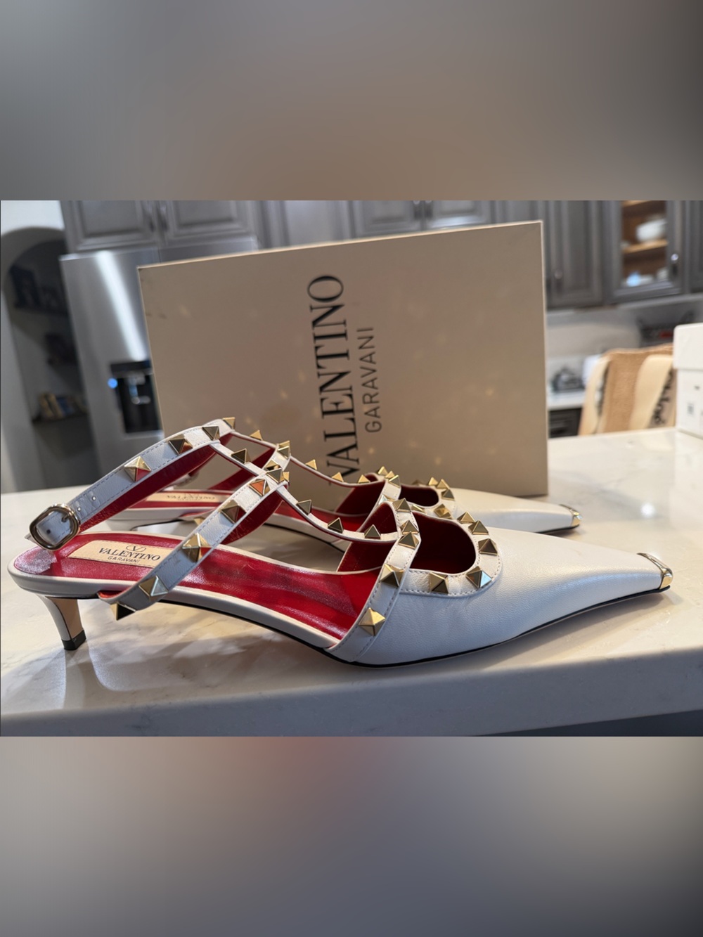 NIB Valentino Garavani White Leather Rockstud Slingback Heels with Gold Studs 41